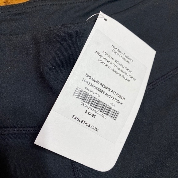 Fabletics Salar Crop Leggings Cropped Athletic Fitness Workout Women XS NWT. - Picture 4 of 9